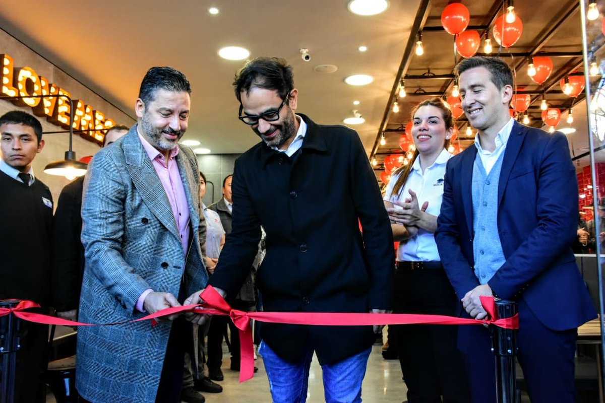 gustavomenendez's tweet photo. Bienvenido a Merlo Mostaza!
Que lindo posar junto a tantos jóvenes en su primer trabajo!
Felicitaciones  a la Secretaría de Desarrollo Económico Sustentable, a la Subsecretaría de Industria y Comercio y a la Subsecretaría de Empleo, excelente trabajo... https://t.co/kTw1YXiauA