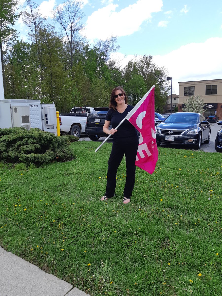 roseallain0221's tweet photo. Attended the #NoCutsToEducation rally at @SkellyHamilton's office...Amazing Solidarity with representation from several Unions!!  
Always proud to stand beside @The_Shoovie from @oectahw and  my fellow @CUPE3396 member, @CFilinski
#cutshurtkids https://t.co/9OGVVwdp1l