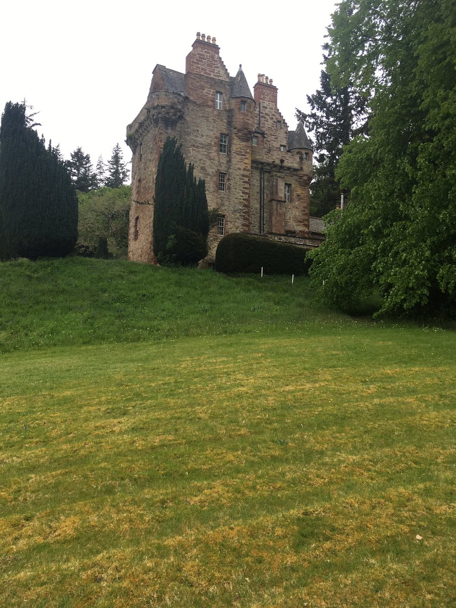 GuidesIsle's tweet photo. A wonderful afternoon spent with @Eili_R_98 &amp; my Mum at @CastleLeod A truly wonderful visit.  The Castle has so much history on display.  Wonderfully informative guides &amp; an amazing tree walk - if only trees could talk.  I highly recommend a visit.  I’ll be going again 😊 https://t.co/MboayGM923
