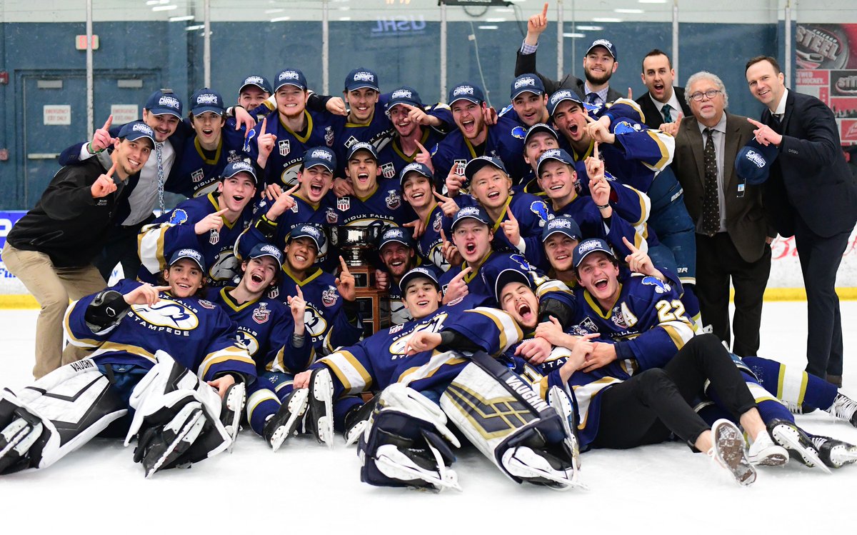 usahockey's tweet photo. Jaxson Stauber backstopped the @sfstampede to a sweep of the #ClarkCup Finals and earned himself the title of tournament MVP in the process. 🏆☝️

That &amp; more in this week’s junior notebook! → https://t.co/QHPVEaOyFc https://t.co/Q72m4aw6PO