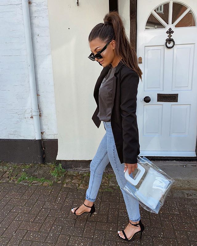 Walking into the bank holiday weekend 
Bag @sbelondon 
Hair <a href="/milkandblush/">Milk + Blush</a> use code SIS5 for money off #milkandblush #AD bit.ly/2VKNqW4