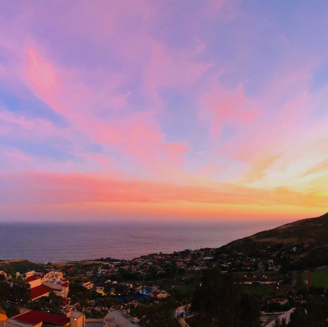 pepperdine's tweet photo. Retweet if this view will always remind you of home 💙🧡
📷: Tim Horton https://t.co/8LrpKqsWEN