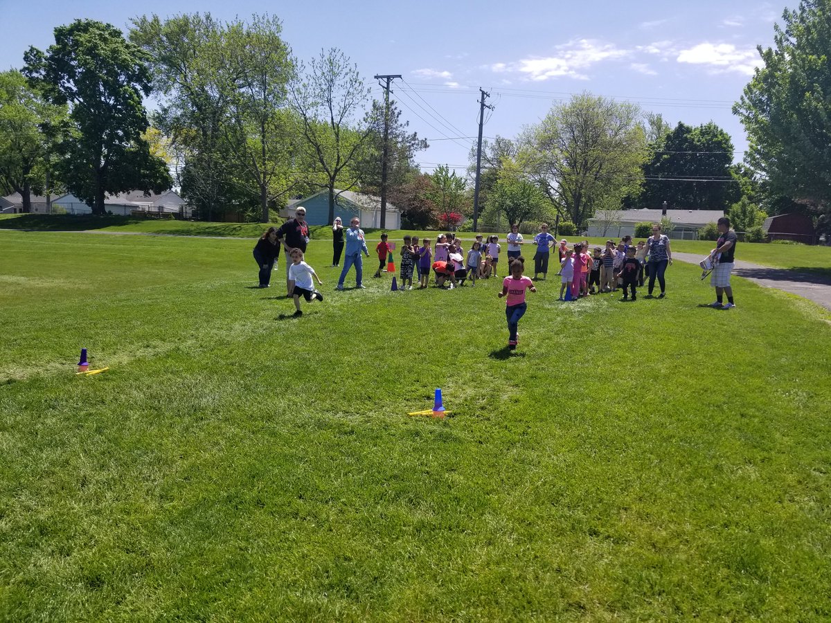 CoachB1227's tweet photo. What a wonderful turnout for this year's Parkview Field Day event. Thank you everyone for making it another success. #PantherEdChat https://t.co/KUsJWQFxBc