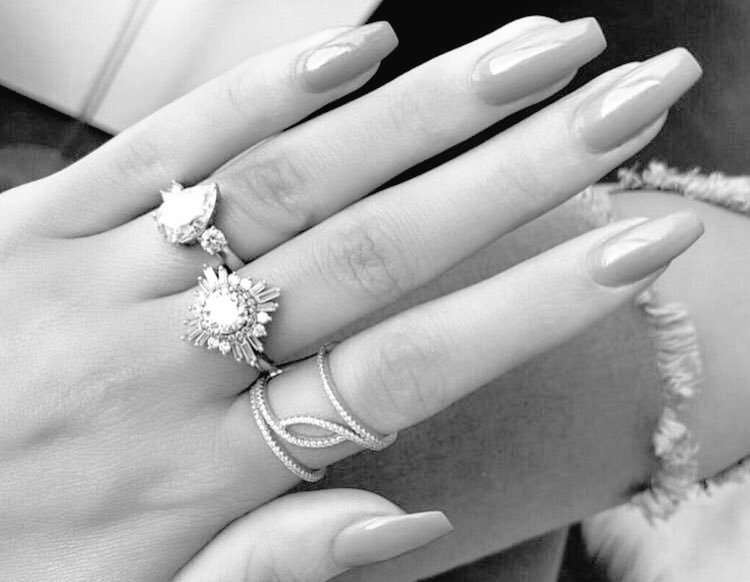 weekly•post tweet media