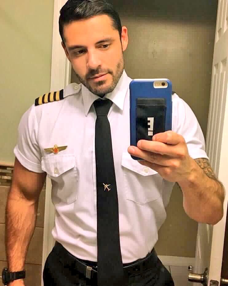 JonyPotterSuit's tweet photo. Guapooo y sabroso 😘👔✈️🍌 https://t.co/TOeOD4EfYH