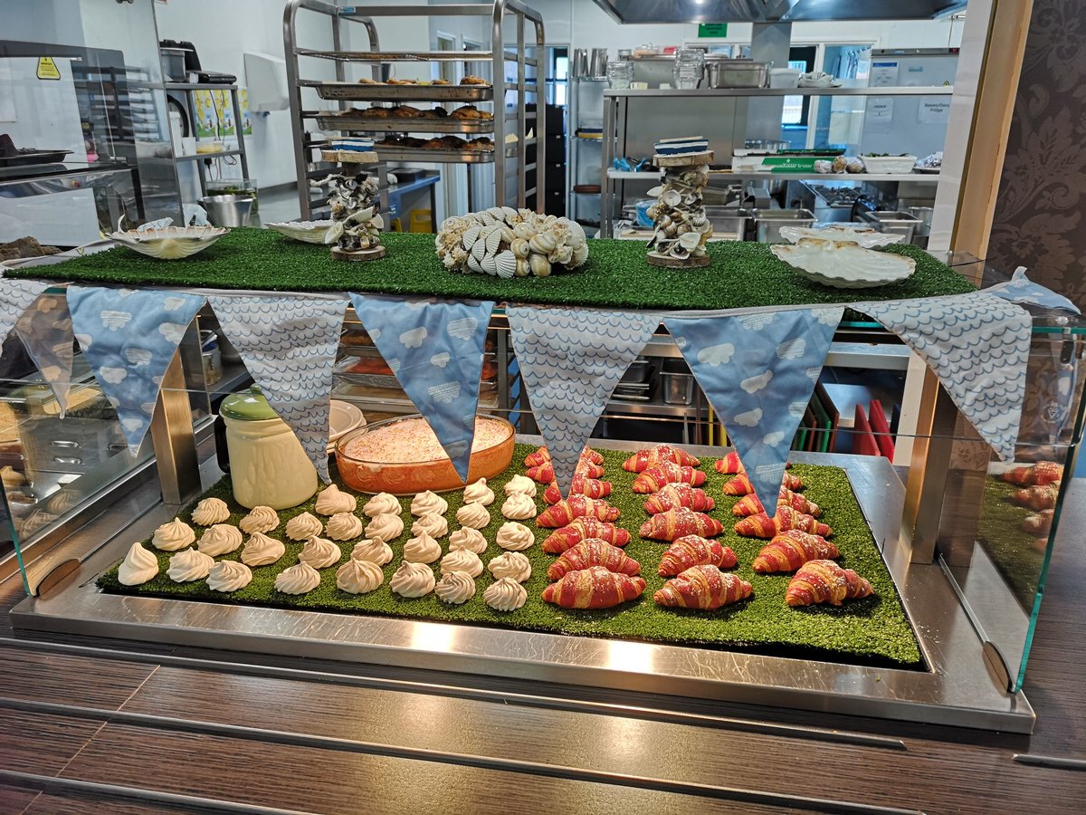 DjDazinthekitch's tweet photo. Todays picnic by the sea theme @HabsAdamsGS for the whole school population to enjoy @Magsheadchef @su_moore44 @27Mynott @susanhodson7 @misshayleylou86 @chefbrewster great uptake and sold out, @CateringAcademy @Servest_UK @ServestFoodCo #teamworkmakesthedreamwork 🏖️🏖️🏖️🏖️🏖️🏖️🏖️😋 https://t.co/D30nV4Hsdu