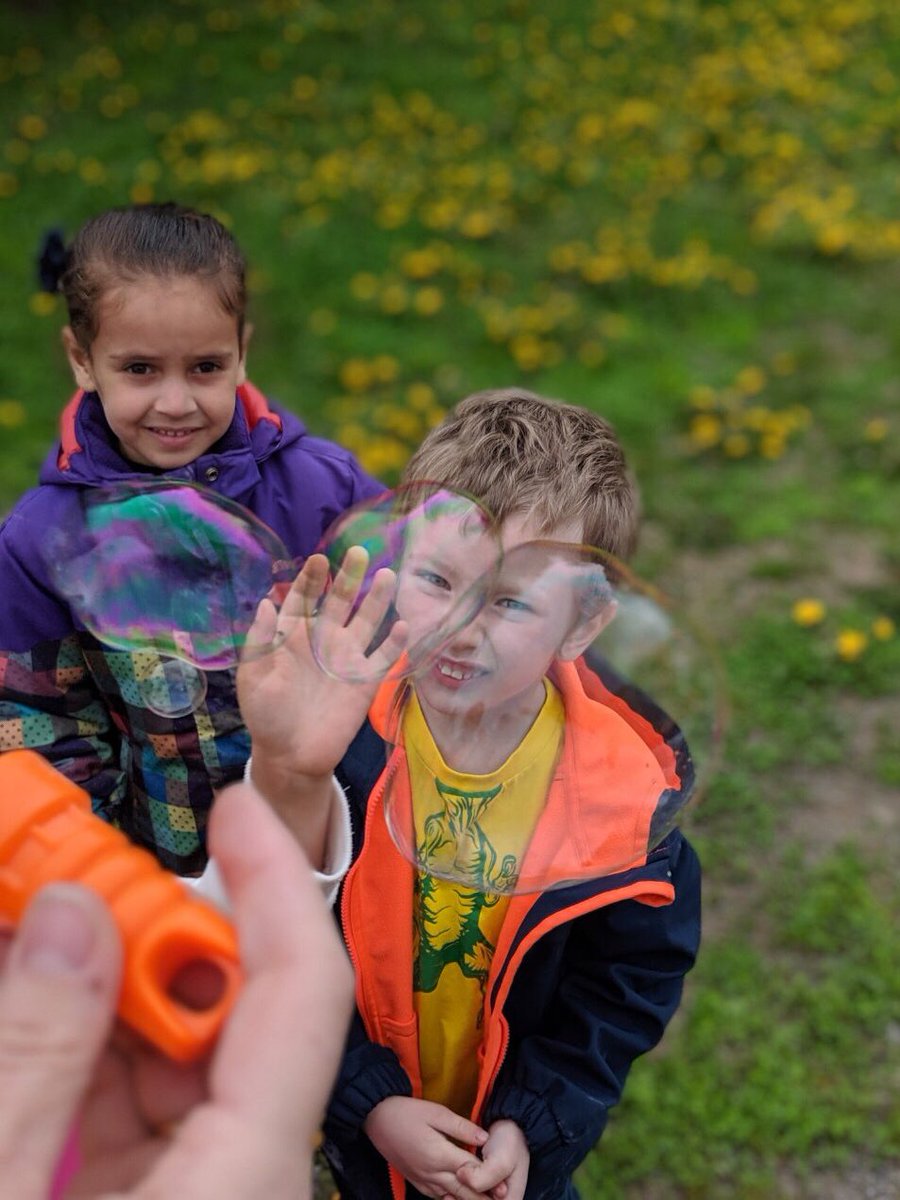 chapmajo55's tweet photo. Bubbles always bring joy. Outdoor Classroom Day 2019. @kprschools @kprearlyyears @crgummow #OutdoorClassroomDay #bubblejoy #Mindfulness https://t.co/U9YTOhYxaq