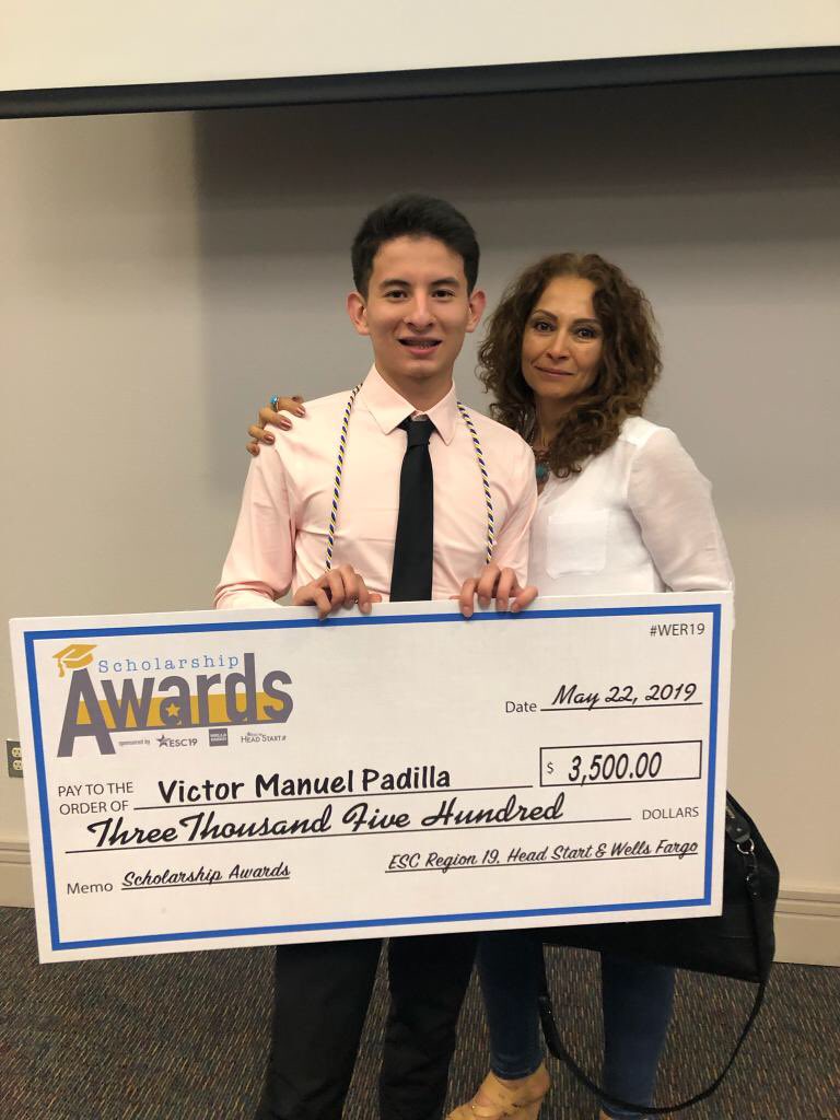 CounselAmericas's tweet photo. Congratulations to VICTOR PADILLA on his $3,500 scholarship πΈπ¨π»βπ from Region 19 Head Start & Wells Fargo!!! #ScholarshipRecipient #ESC19 #OLLUBound @Americas_HS https://t.co/OYJFThdnBF