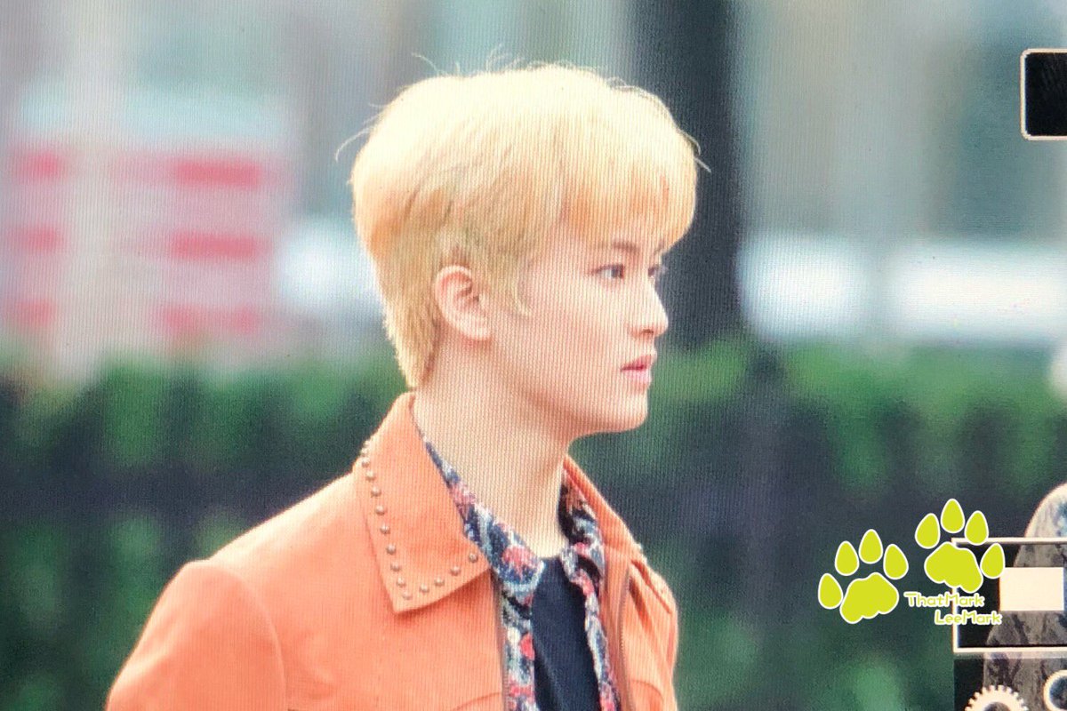 thatmarkleemark's tweet photo. 190524 - 뮤뱅 출근길 마크 프리뷰
☀️
#마크 #MarkLee #MARK
#WE_ARE_SUPERHUMAN
#NCT127_SUPERHUMAN
#NCT127 https://t.co/S8r2whG3Hu