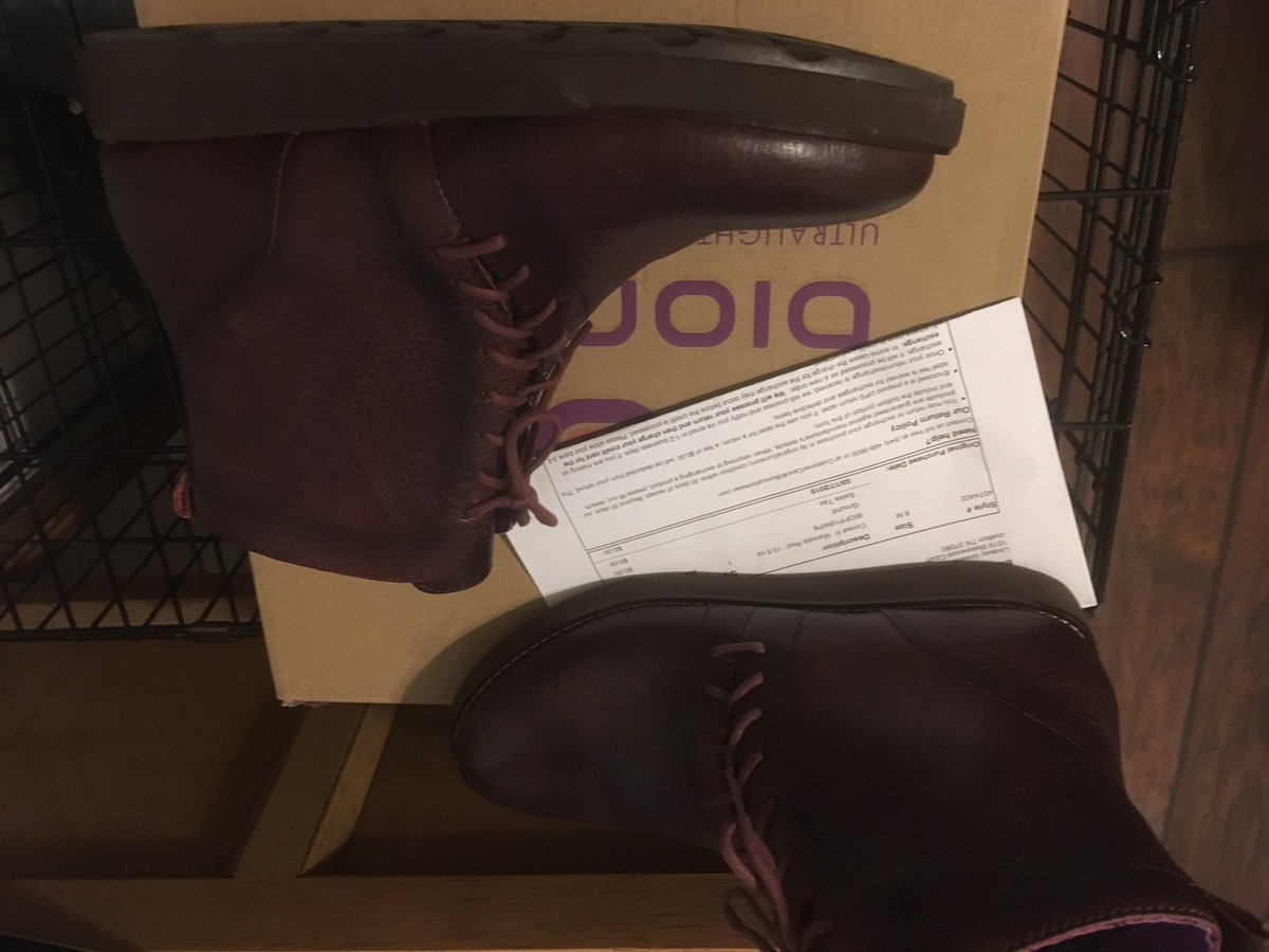 lindsaygreece's tweet photo. Ok, people really do win internet contests. I won my choice of free @BionicaShoes #bionicashoes Thank you! They arrived today. https://t.co/FJbiN9wX84