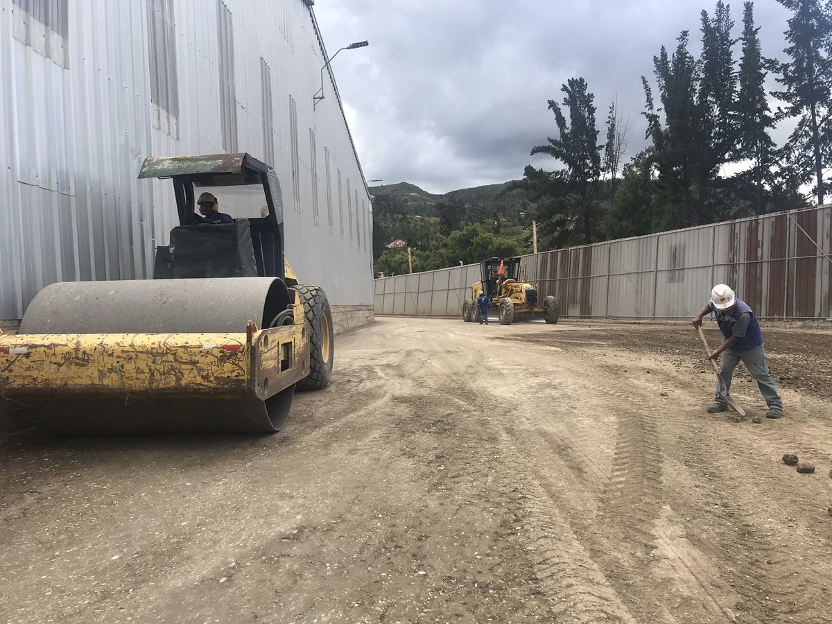 AsfaltarEP's tweet photo. Trabajamos sin descanso. Estamos en la última etapa previo al tendido de carpeta asfáltica en las instalaciones de la empresa Rialto. Brindamos servicios de calidad a toda la región 💯👷🏼‍♂️ https://t.co/jvnJmifmr9