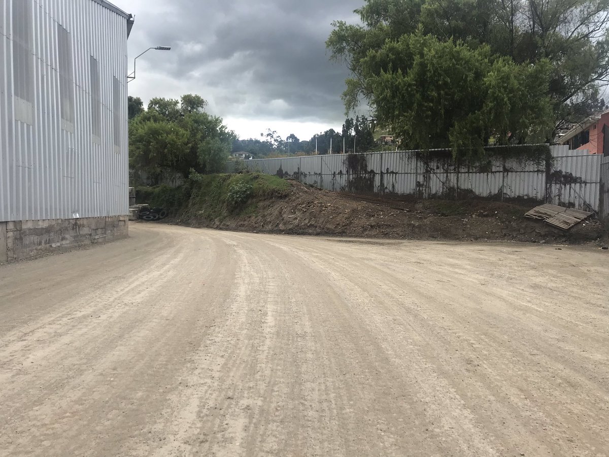 Trabajamos sin descanso. Estamos en la última etapa previo al tendido de carpeta asfáltica en las instalaciones de la empresa Rialto. Brindamos servicios de calidad a toda la región 💯👷🏼‍♂️