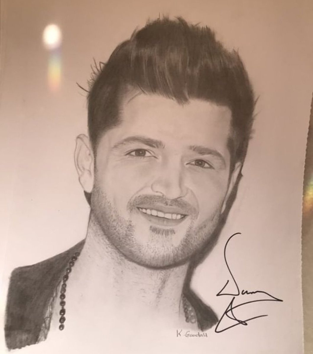 sam27good's tweet photo. @AnJacobs6 @thescript @TheScript_Danny @GlenOfThePower One year after my first ever drawing .. ๐ค Think I have improved a little.. #dannyodonoghue #fanart #thescriptart https://t.co/JiBU4Fkf9H
