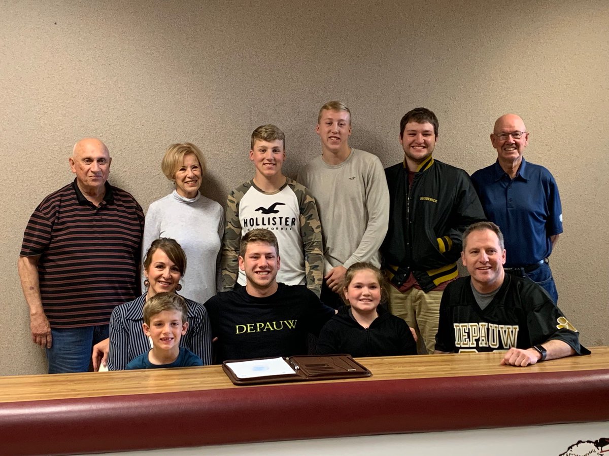 dchswarriors's tweet photo. Congratulations to Mark Broderick, who willl attend ⁦@DePauwAthletics⁩ next year to play football and baseball! #WarriorPride https://t.co/ygFzCLdbMs