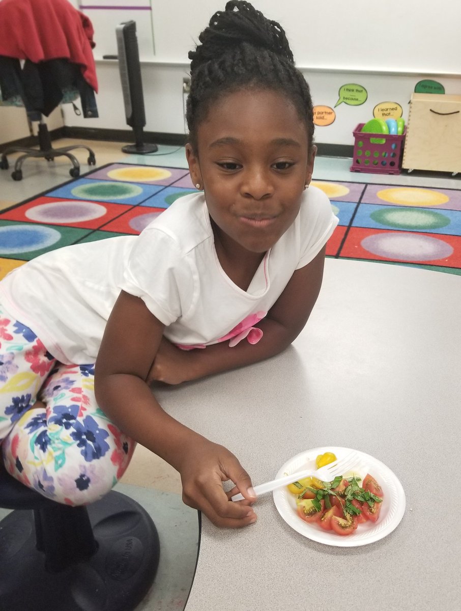 Mrs_GTyree's tweet photo. @CorneliusElem Gardening Club we learn how to prepare and eat the food we grow! We encourage our students to eat healthy, fresh foods daily. Today we prepared a quick dressing & tomato basil salad! @JMGKids #juniormastergardeners
#STEM #outdoorlearning #WeAreCornelius https://t.co/HZqfNdXHSR