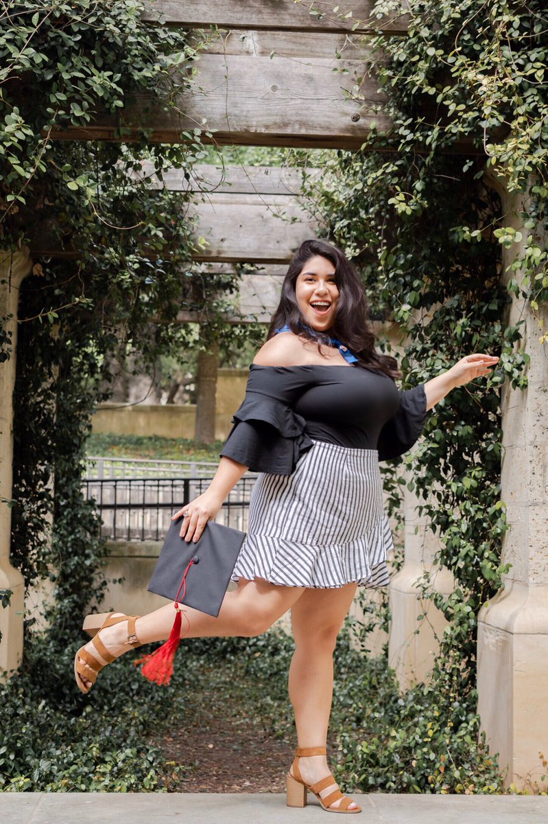 jazzyy_val's tweet photo. T-minus 1 day til I graduate The University of Texas at Austin
Bachelor of Journalism
Moody Honors, 3.85 GPA
Dean’s List x 4
Studied Abroad in Prague
After Grad: Going to London for a documentary filmmaking program
Can’t believe I did it!!! https://t.co/e91Zxebx3r