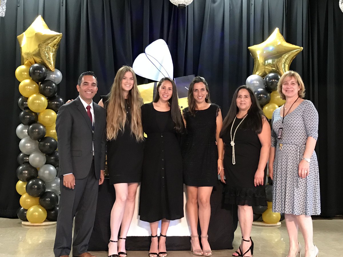 BroadmoorSchool's tweet photo. A big THANK YOU to our fifth grade team. They put together a phenomenal Fifth Grade Promotion Ceremony! Congratulations to all of our students and parents on this momentous occasion. #riseUP https://t.co/PhyGgujYTs