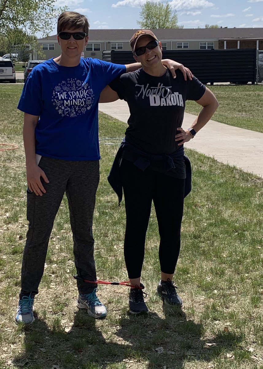 DenbeaM's tweet photo. Field Day #finallyniceout #werock #loveworkingwiththisone @Neal2016 https://t.co/71jzLk367m