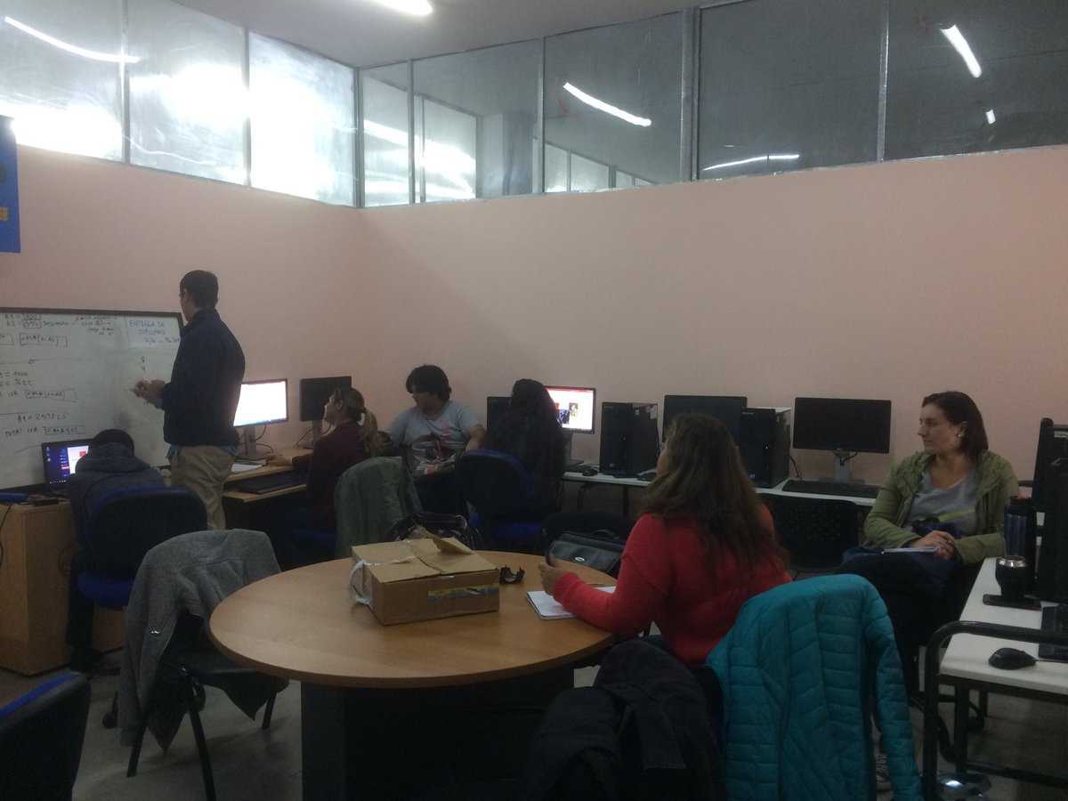 UtuEid's tweet photo. Espacio de inclusión digital UTU PTI Cerro / 23 de mayo 2019 / 19:35 hs. https://t.co/gnn8XinuFP