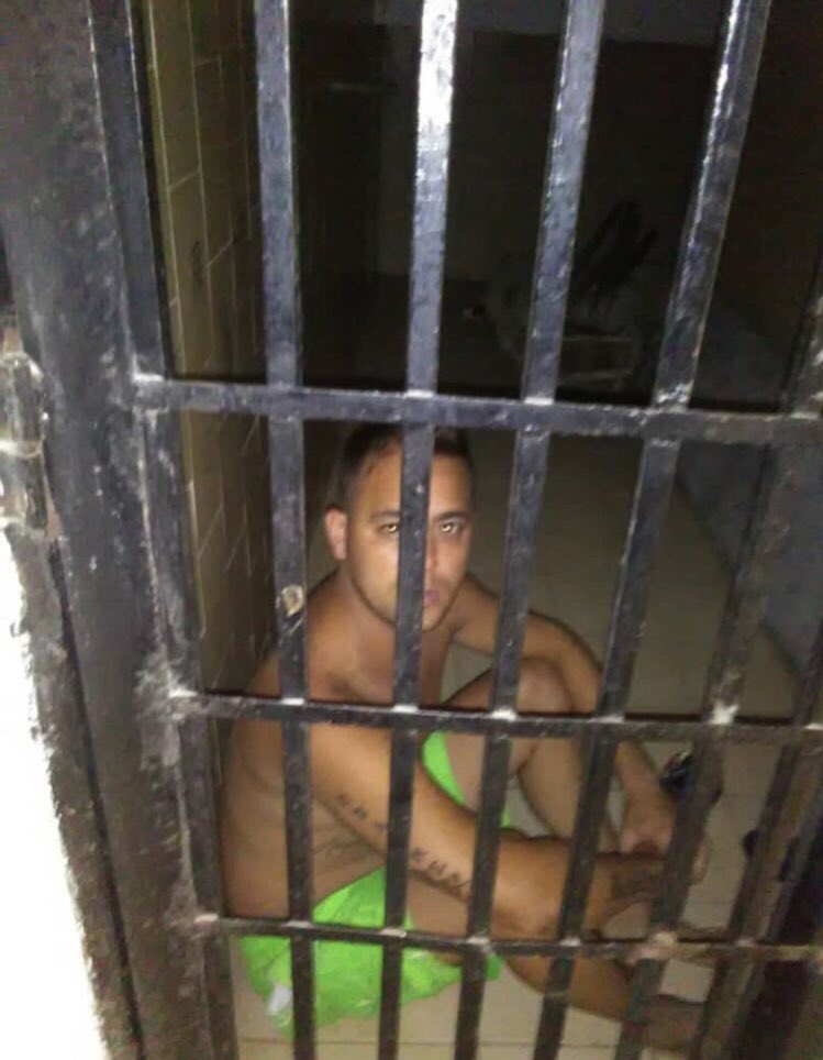 Class987FM's tweet photo. #URGENTE Se filtran fotos de Jesús Medina Ezaine (reportero gráfico), en una celda de castigo llamada "tigrito", en la cárcel de Ramo Verde.

• Jesús tiene casi nueve meses secuestro por la dictadura.
- @ForoPenal https://t.co/Zf8W1jAyq3
