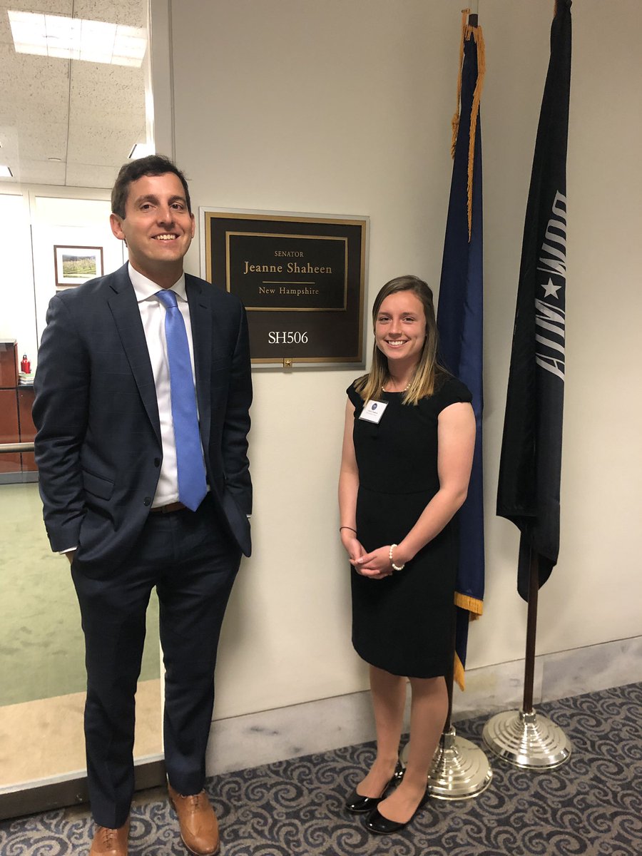 Libbygendron07's tweet photo. Thank you Peter and @JeanneShaheen for giving me the opportunity to meet with you and thank you for your support of the IDeA program and the continued funding of scientific research at colleges in NH! https://t.co/SmiMwzcmNB