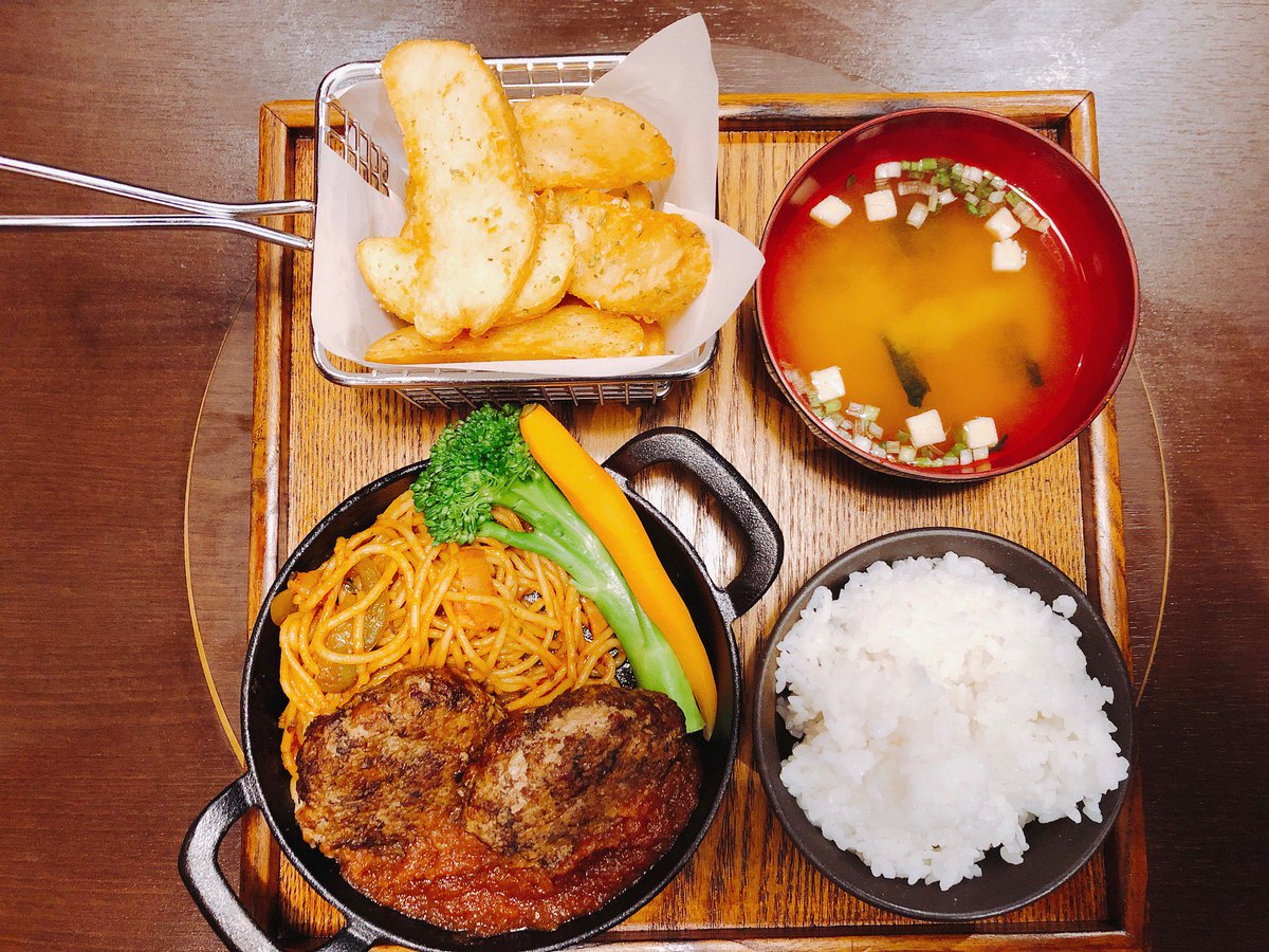 WagyuOne's tweet photo. Happy Friday 😎 #Melbourne! Our delicious lunch special today is our Wagyu One hamburg lunch set with your choice of hot chips 🍟  or rice 🍚 for only $14.80. #WagyuOne #Japanese #Restaurant #BBQ #Wagyu #WagyuBeef #lunchdate #MelbWeather #MeatLovers #China #JapaneseFood #Asian https://t.co/C6dinWunPD