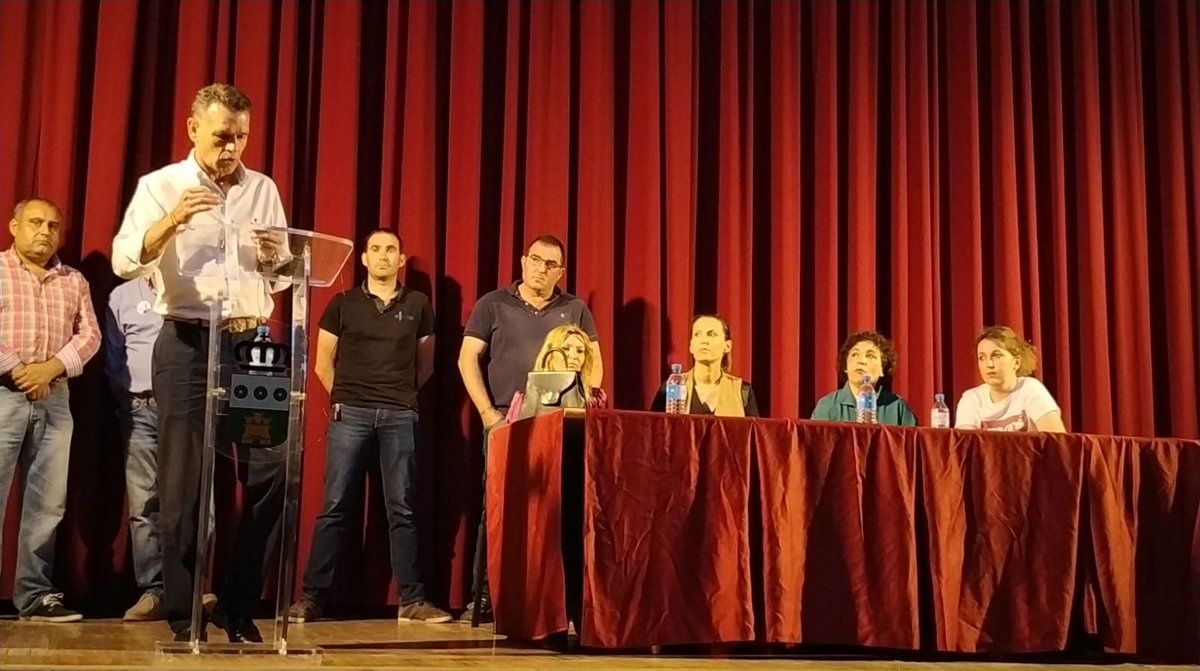 Carol21_A's tweet photo. Mil graciasss a mi amigo @pepegamarra1 por acompañarnos en este acto de campaña @populares Villamuelas.
#26mayo #CuantaAtras #FelizYo https://t.co/A6qC8NuwpI