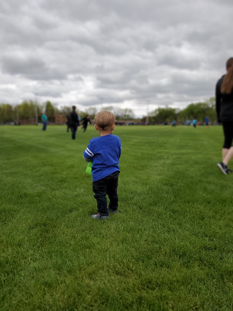 CrystalCoSteph's tweet photo. Warming up for kickball! #FMWFCorpCup @CrystalSugarCo https://t.co/TffTTRXRPI