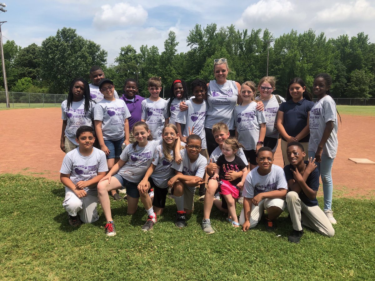 halbrook_tressy's tweet photo. 4th grade kickball champs!! Dressed like a team, worked like a team, won like a team @Michigan_Fan12 team @ESIWildcats   #TeamTimes https://t.co/7Z1h6vCb9L