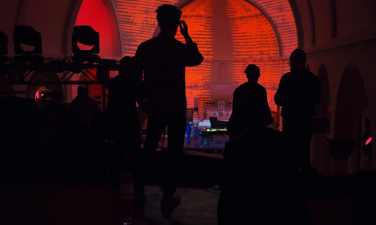 mrsteviesoul's tweet photo. Last nights SPECTRE event w/ DS, @REVOK1 and @tundeolaniran was one for the books. 🙏🏽👌🏽❤️🎻 #detroit #eastside #setlife #hotset #classical #music #art #lsc #jasonrevok #technology #projectorart #canon5dmarkiii @LSCgallery @WOdetroit https://t.co/Q44y1aKml8