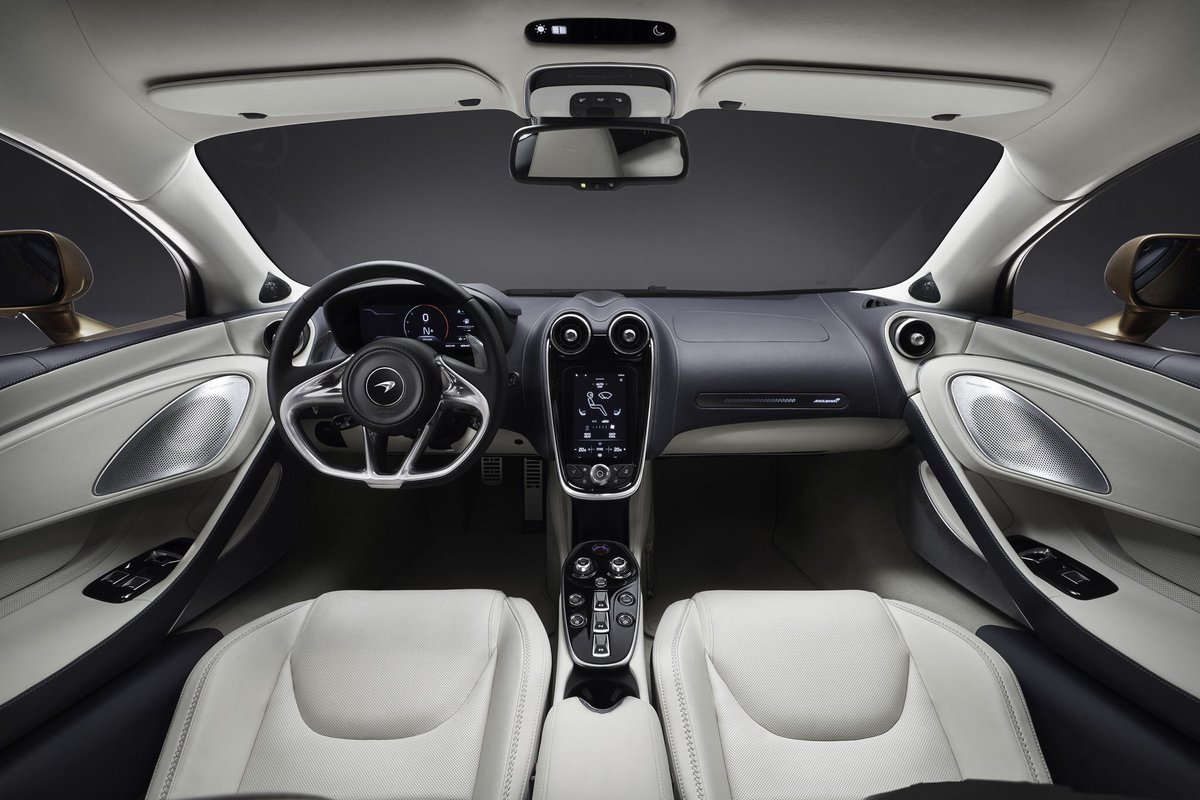 CarsNewsTV's tweet photo. Uzunlamasına yerleştirilmiş M840TE motor, 4.0lt #TwinTurbo V8, 3.994cc #midengine #RWD bir #GT @mclarenauto !..
620HP 630Nm!..
#Comfort #Sport #Track modlarına sahip 7-ileri SSG şanzıman,
#CarbonFibre #MonoCell II-T #monocoque şasi,
çift salıncaklı #aluminium suspansiyon... https://t.co/k2OfzlnVaj