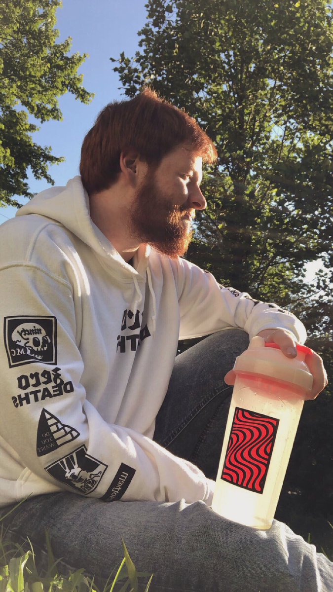 MomPoundr's tweet photo. I finally got my @pewdiepie hoodie and shaker, first time I've ever tried @GFuelEnergy and I love it. #90millclub https://t.co/ASpWlvSU09