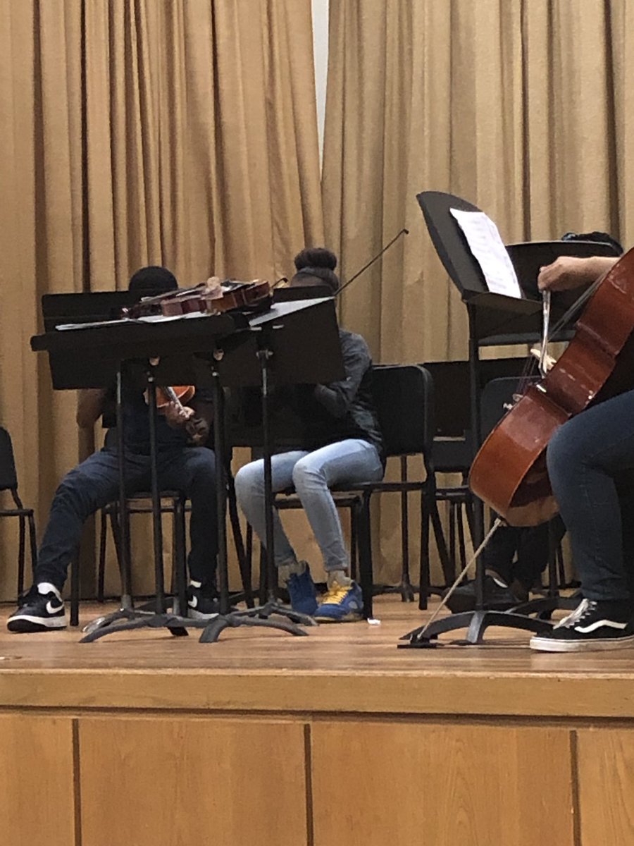 CoxumCounselor's tweet photo. @FWISD_HandleyMS Non-Varsity Orchestra Students in Concert https://t.co/69uGW7RV2u