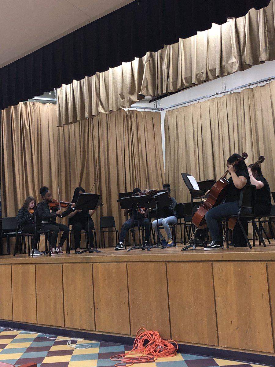 CoxumCounselor's tweet photo. @FWISD_HandleyMS Non-Varsity Band Students in Concert https://t.co/eQNU0UY0K3