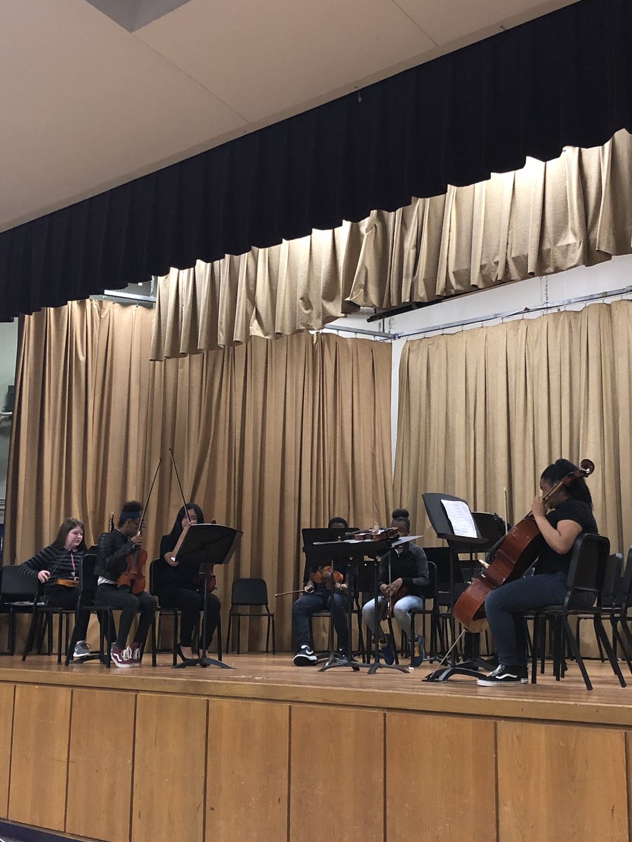 CoxumCounselor's tweet photo. @FWISD_HandleyMS Non-Varsity Band Students in Concert https://t.co/eQNU0UY0K3
