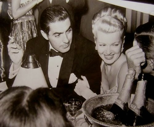 regbit1's tweet photo. #Houve um tempo em que #Tyrone Power foi considerado homem mais lindo do cinema, filho também ator #Tyrone Power Sr., apareceu dezenas filmes, maioria românticos, sem deixar fazer ótimas participações dramas e comédias.Década # 50 dividiu-se entre cinema e teatro
Fotos #Google https://t.co/4O8q1prOfG