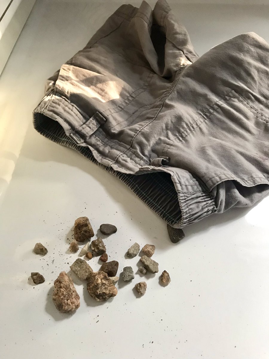 lmcw's tweet photo. I love unexpected gifts .... and a 4 year old boy. #pocketrocks #whyyyyyyyyy https://t.co/8WgwkC4Yfq