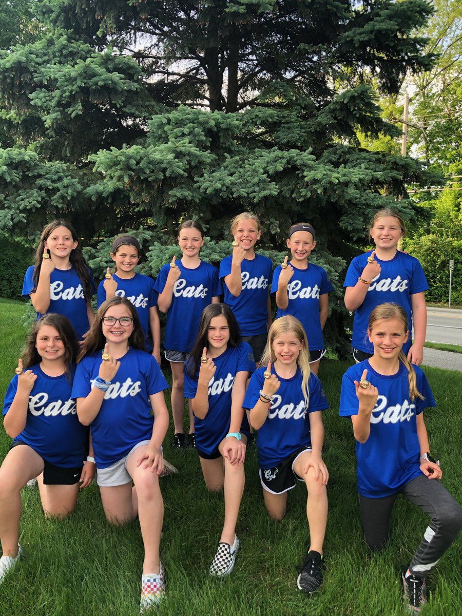Congrats to the 10u Cats Shockley Valenta for going 4-0 last weekend!  They only allowed 2 runs all weekend and got some new hardware.  Way to go, girls!!