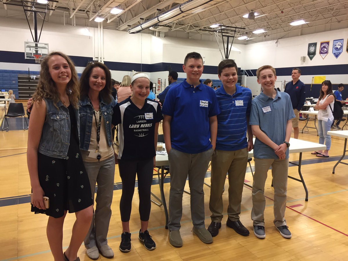 QuilliamsDeann's tweet photo. Awesome job tonight @Larson’s first Celebration of Learning. So proud of our students. Way to go Rebels! #LarsonCOL #LarsonSTRONG #FutureLeaders https://t.co/KvriLll1xF