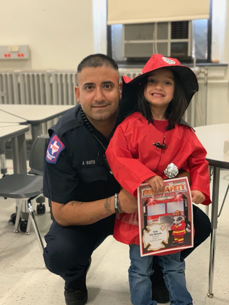 CounselorSoto's tweet photo. Career Day at PL Prep was a hit! A huge shoutout and thank you to all our awesome presenters who took time out of their day to speak to our kiddos!! #PLSamHouston #CareerDay #PLIgniteTheLight https://t.co/WdQfNnvgyS