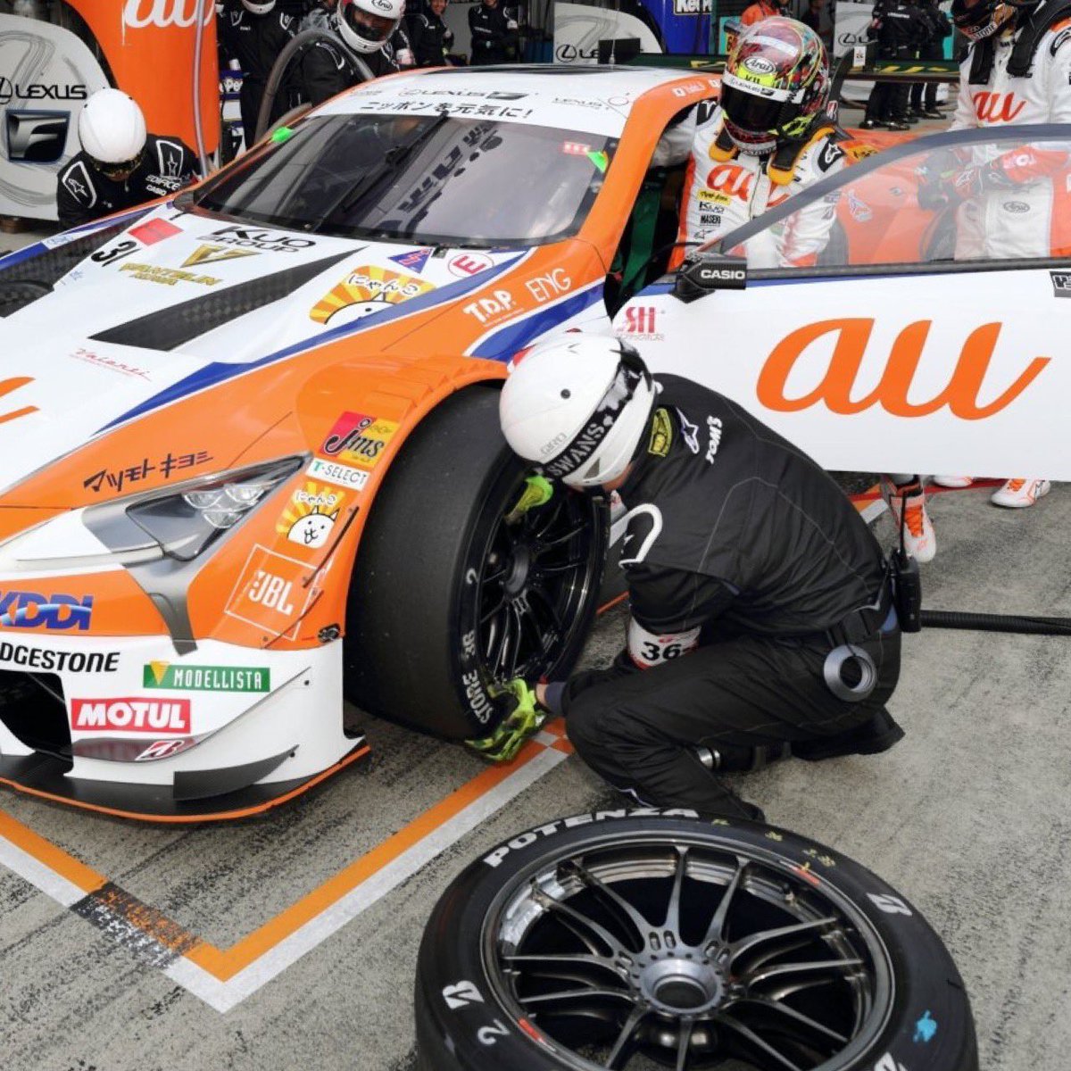 Uzivatel Tom S Racing Na Twitteru スーパーgtのタイヤ交換は早いメカニックだと一輪あたり４秒台から5秒台で 行います 市販車ではあり得ない驚速の作業に注目して下さい Toms Tomsracing Supergt Tire Suzuka300km Bridgestone Potenza Au Lexusteamautoms