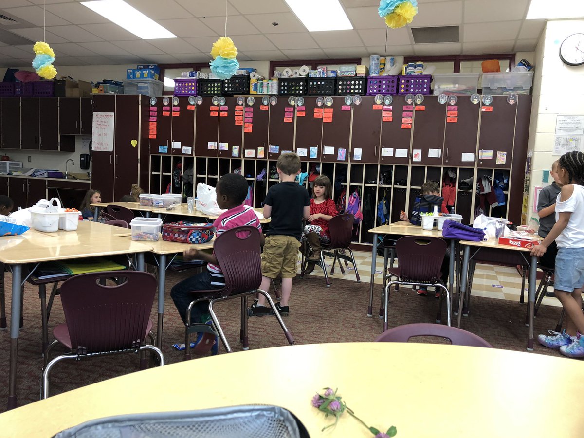 RamersFirsties's tweet photo. Classroom picnic ❤️ https://t.co/rGMACOTr9H