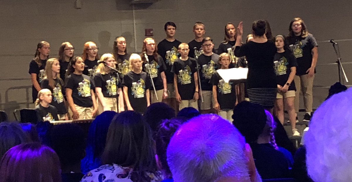 MakingMarksED's tweet image. Fantastic Spring Choral Showcase tonight @HMS_HuskyPride. Wonderful talent from a solid group of singers! Thanks for sharing your gift of song. #SingLoud #MusicRocks #HuskyPride