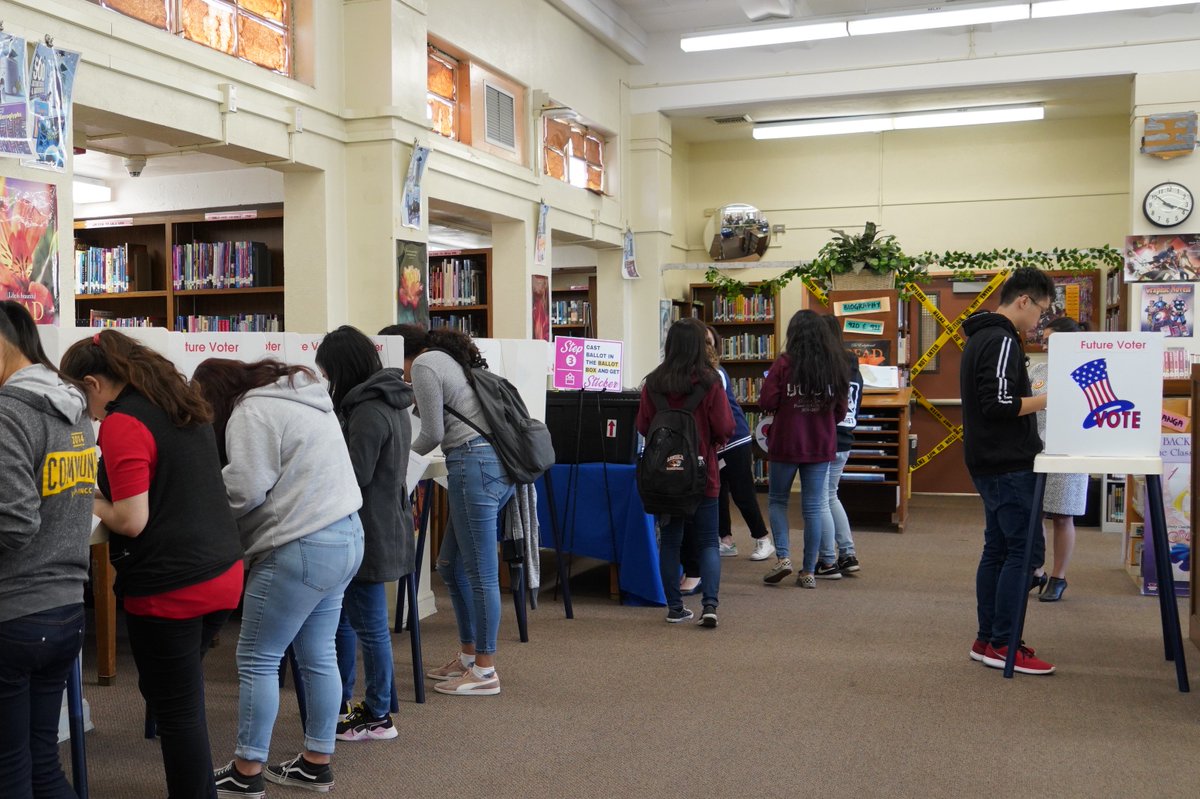 LACityClerk's tweet photo. @LACityClerk engaging with Lincoln High School Tigers! Students learned about becoming civically engaged and participated in a mock election.
#iVoteLA #PreregisterToVote #Election2020 https://t.co/NT1vd1setg