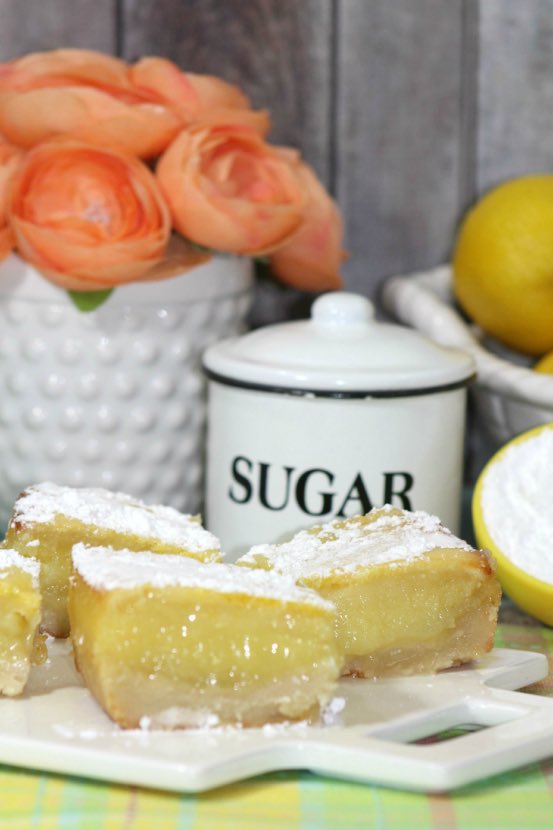 These Classic Lemon Bars are the perfect sweet and tart treat! So much lemony goodness. Get the recipe: cuzinlogic.com/classic-lemon-… #LemonDessert #LemonBars #Recipe