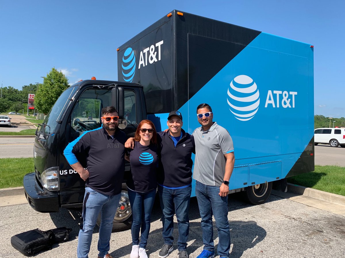 TimothyJCHerman's tweet image. The ATT family coming together to help our First Responders and community, when it matters the most! Thanks to everyone that came out to help those affected by the storms! #KAMO #MoKanDo #MightyMo #JCMO #ATT @alysonwoodard⁩ ⁦@jc1087⁩ ⁦@Don_VanHise⁩