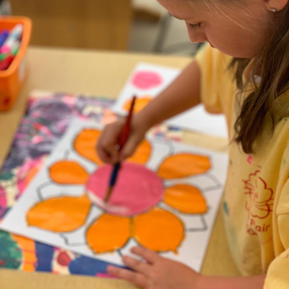 sepigol's tweet photo. Who said sunflowers have to be yellow??!? Lilja 4th grade artists will show you why in their creative paintings :) #sunflower #painting #elementaryart #elementaryartprojects #arteducation #artteachersofinstagram #ilovemyjob #color @natickps @liljalions https://t.co/x97xbShD2E