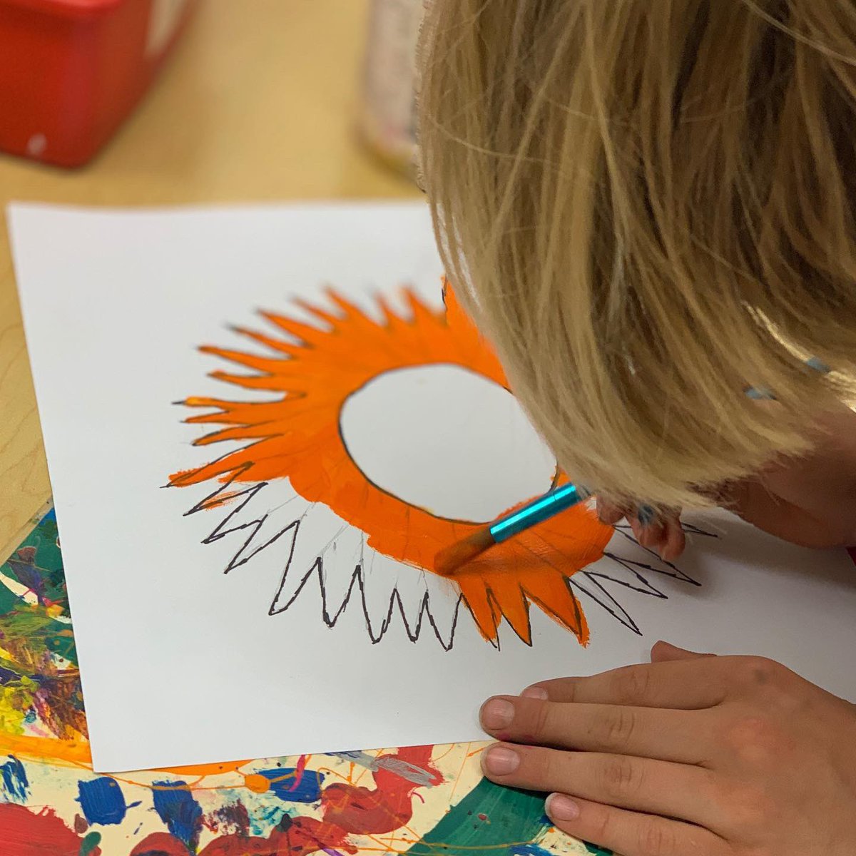 sepigol's tweet photo. Who said sunflowers have to be yellow??!? Lilja 4th grade artists will show you why in their creative paintings :) #sunflower #painting #elementaryart #elementaryartprojects #arteducation #artteachersofinstagram #ilovemyjob #color @natickps @liljalions https://t.co/x97xbShD2E