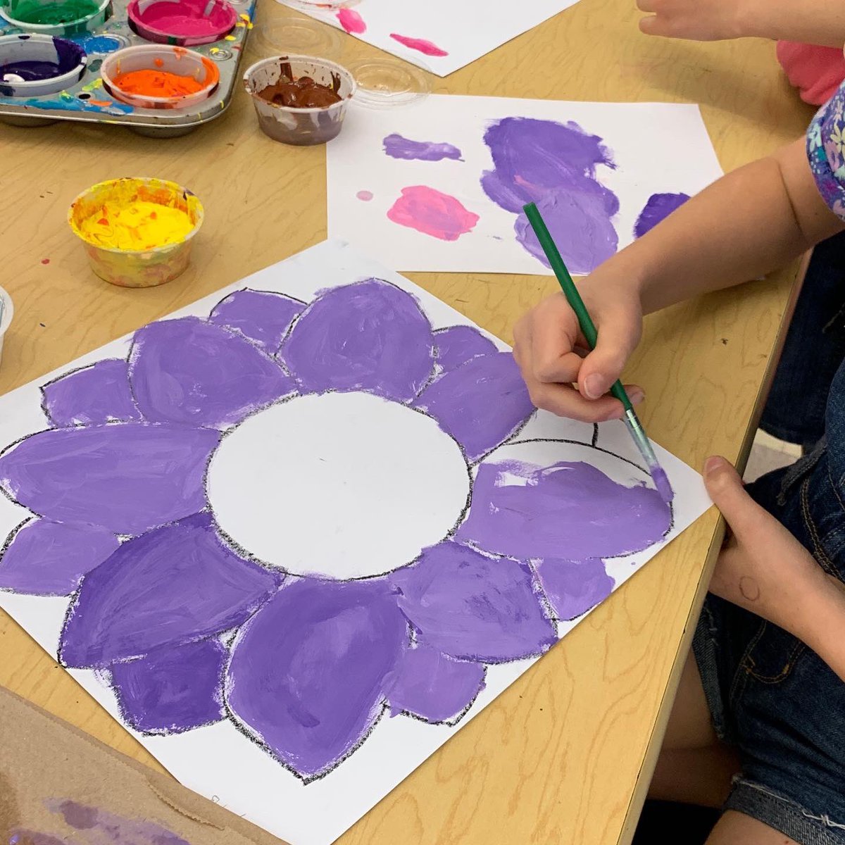 sepigol's tweet photo. Who said sunflowers have to be yellow??!? Lilja 4th grade artists will show you why in their creative paintings :) #sunflower #painting #elementaryart #elementaryartprojects #arteducation #artteachersofinstagram #ilovemyjob #color @natickps @liljalions https://t.co/x97xbShD2E