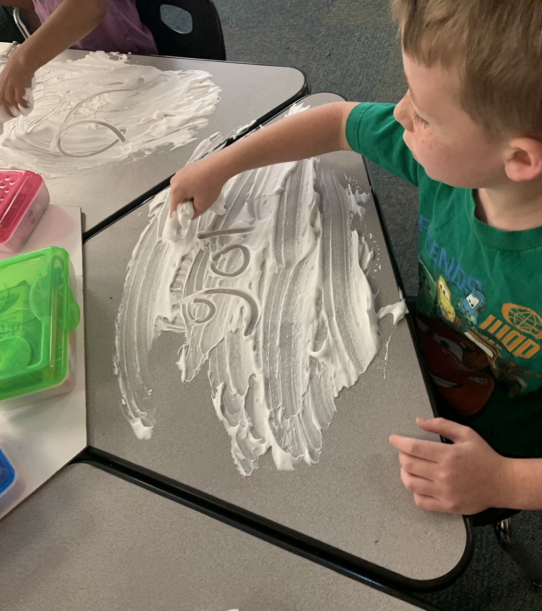 SMartinezNISD's tweet photo. Shaving cream and sight words...what a combo! #somuchfun #motivationtowork https://t.co/k6dJVY3f9h